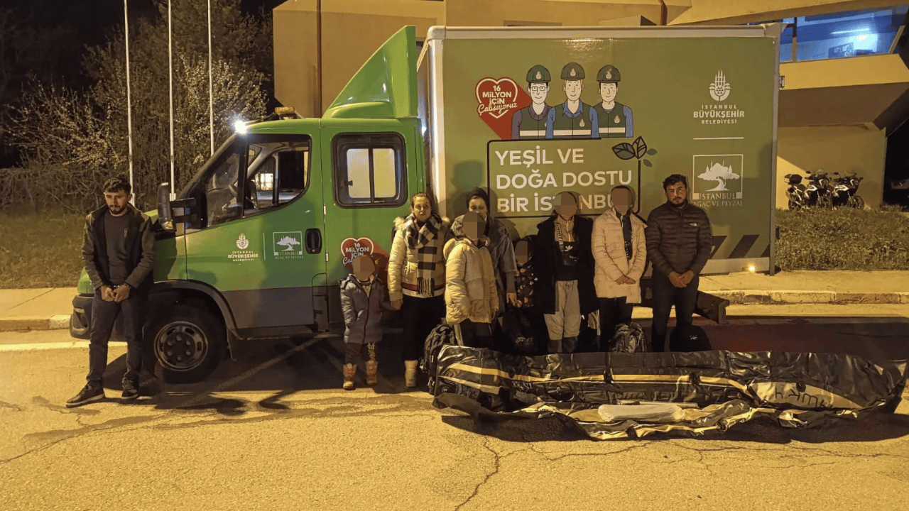 Edirne'de bir kamyonette 8 düzensiz göçmen yakalandı