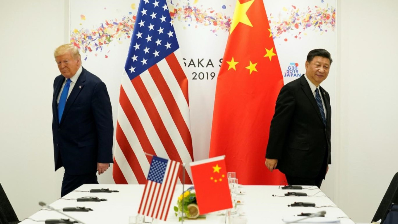 Trump Çin'e gümrük vergilerini yüzde 104'e yükseltti... The Economist: Ticaret savaşlarını Çin kazanacak... Yeni tarifeler yolda.. Trump: Liderler kı..mı öpüyor