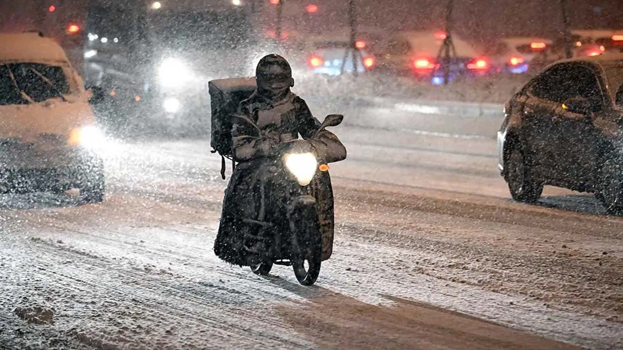 Ankara 11 Nisan üniversiteler tatil mi? Cuma Ankara'da üniversitelere kar tatili var mı?
