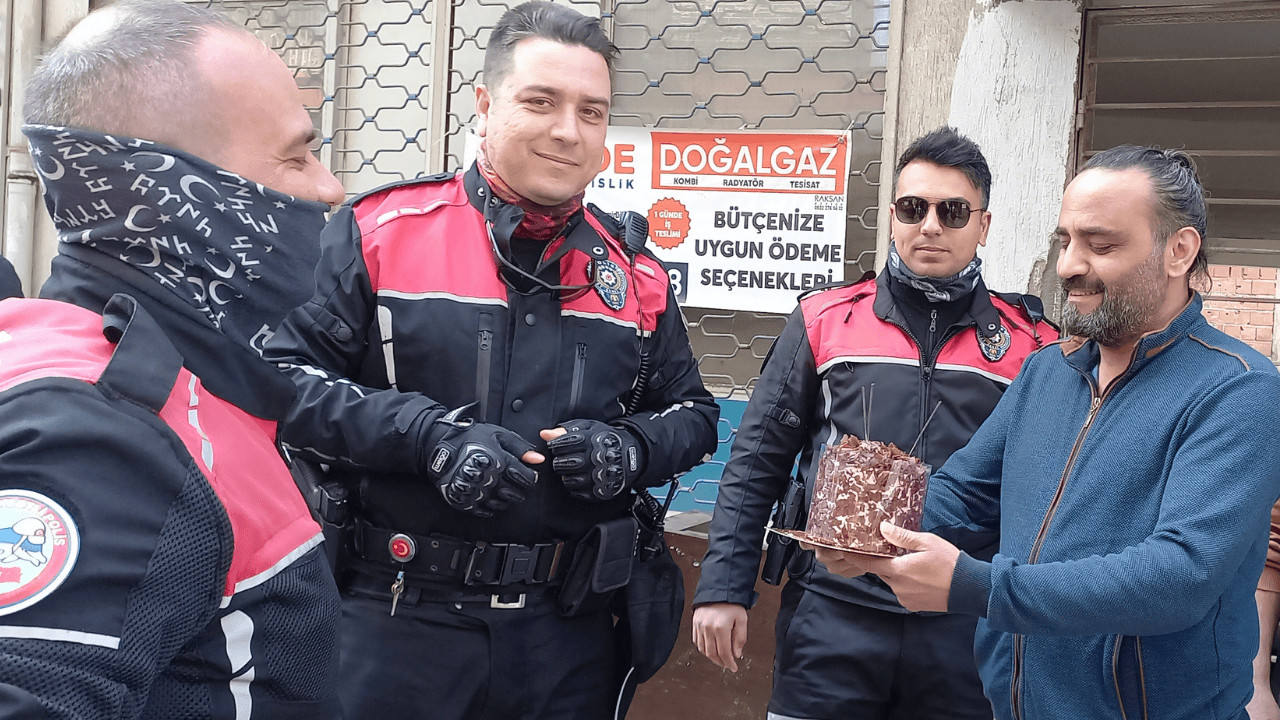 Kavga ihbarına giden polislere esnaftan sürpriz