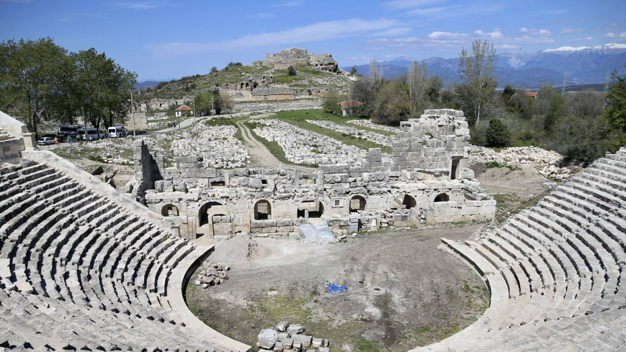 Tlos Antik Tiyatrosu yeni oyunlar için gün sayıyor