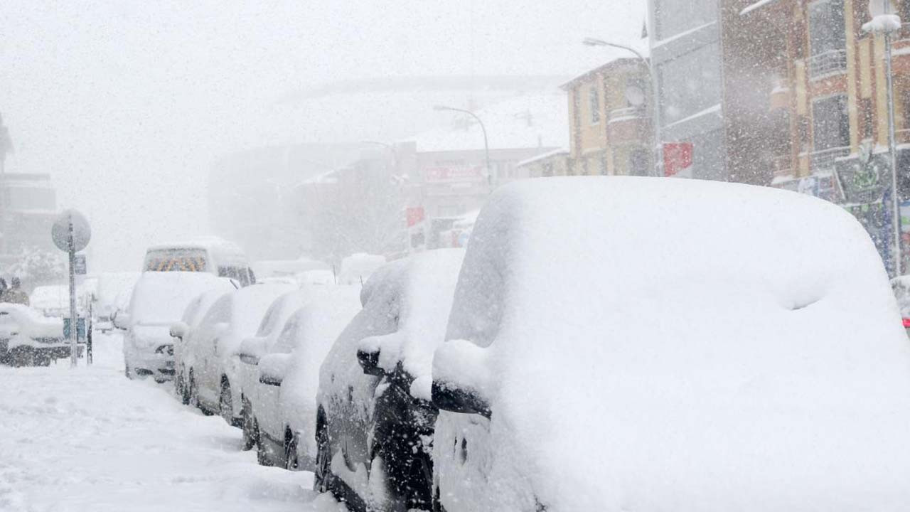 Erzincan 15 Nisan'da okullar tatil mi? Yarın Erzincan'da üniversitelere kar tatili var mı?