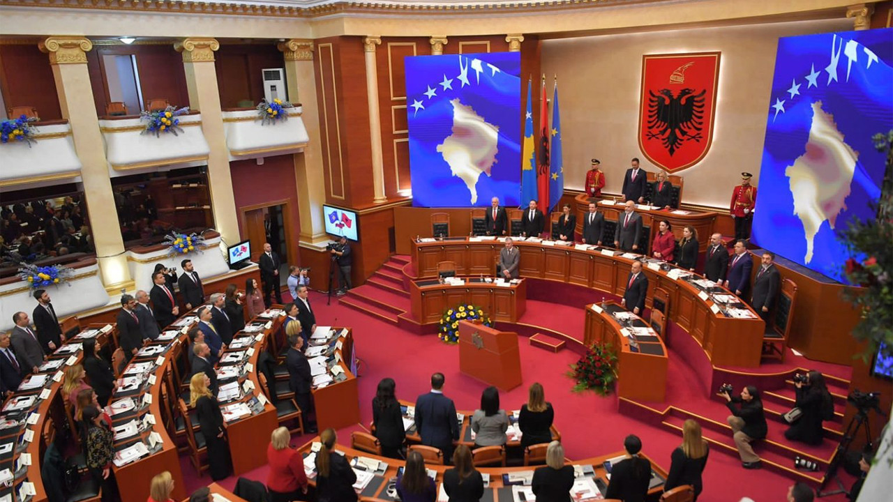 Kosova'da kriz! Meclis toplanamadı! Vekiller yemin edemedi