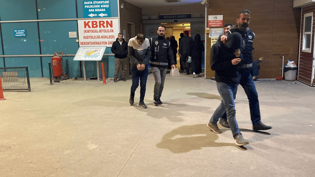 Kuyumcuları sahte altın satarak dolandıran şüpheliler yakalandı
