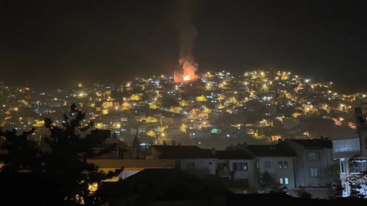 Bursa'da yangın! 2 eve de sıçradı