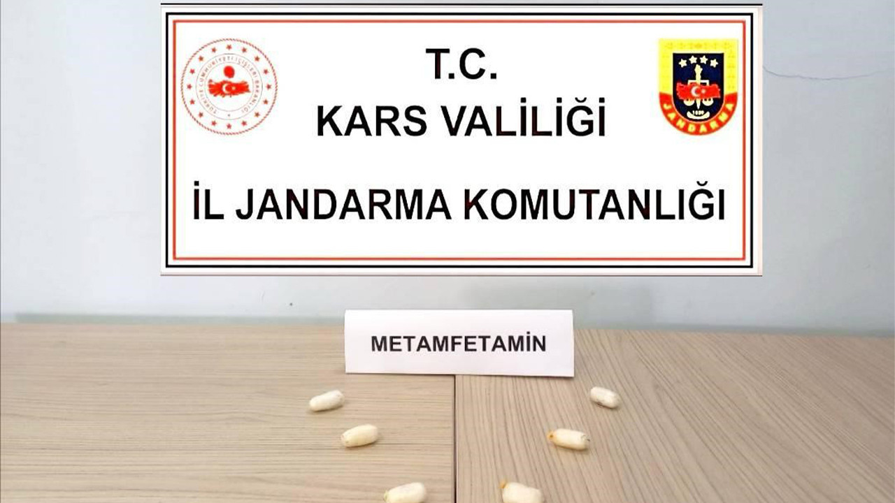 Kars'ta uyuşturucu operasyonu! Kuryeden cerrahi müdahale ile çıkarılabildi