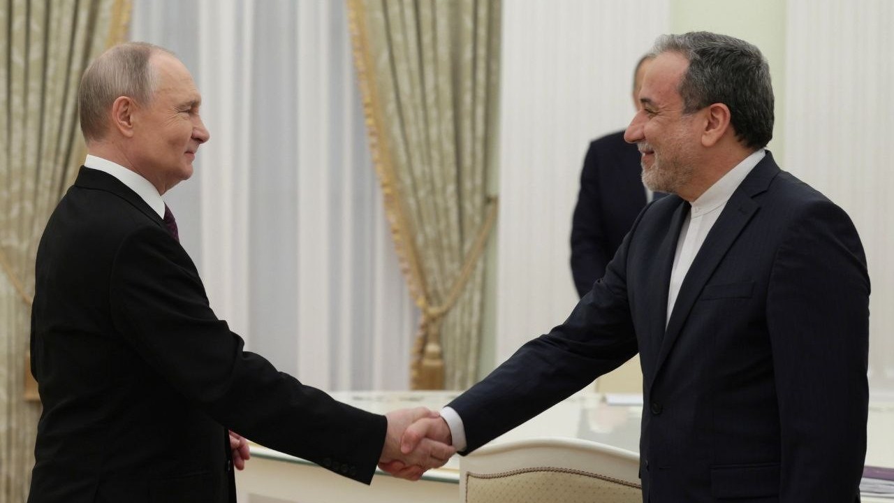 Rusya Devlet Başkanı Putin, İran Dışişleri Bakanı Erakçi ile görüştü! Hamaney'den Putin'e mektup