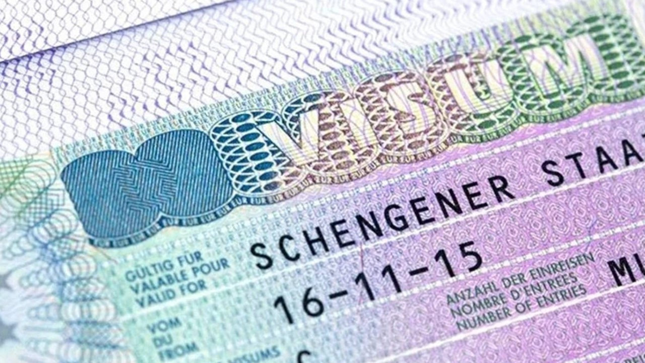 Türklere kapıları kapatan Avrupa Birliği'nden şaşırtan hamle! O ülkeye vizeyi kaldırıyorlar