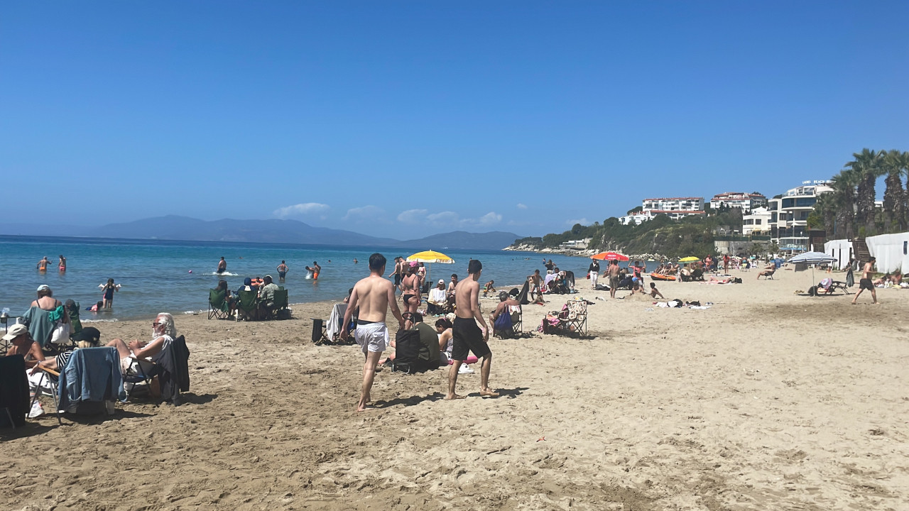 Kuşadası'ndaki sahillerde hareketlilik yaşandı