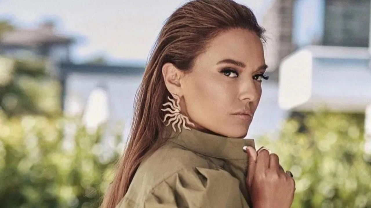 Demet Akalın Niğde konserinde çılgına döndü! Dinleyiciye ağzına geleni söyledi