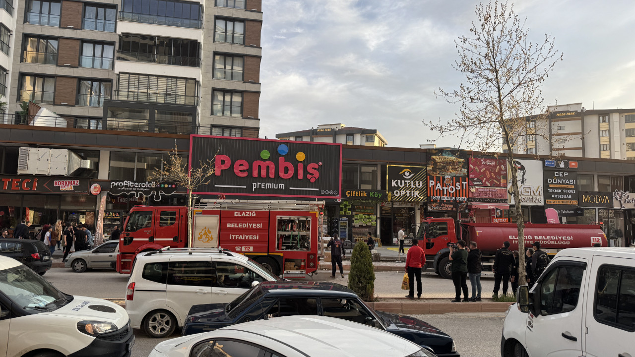 Elazığ'da bir mağazada çıkan yangın söndürüldü
