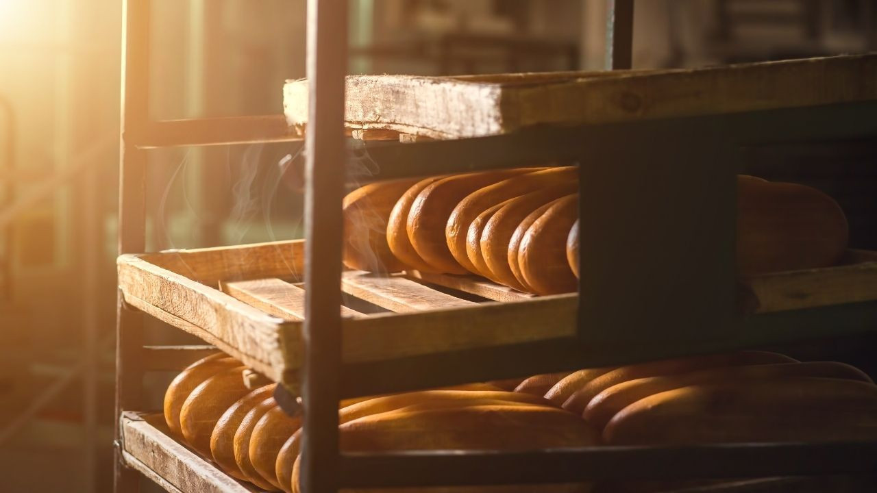 Elazığ'da yaşandı! Ekmeğin içinden çıkan şey şaşkınlık yarattı