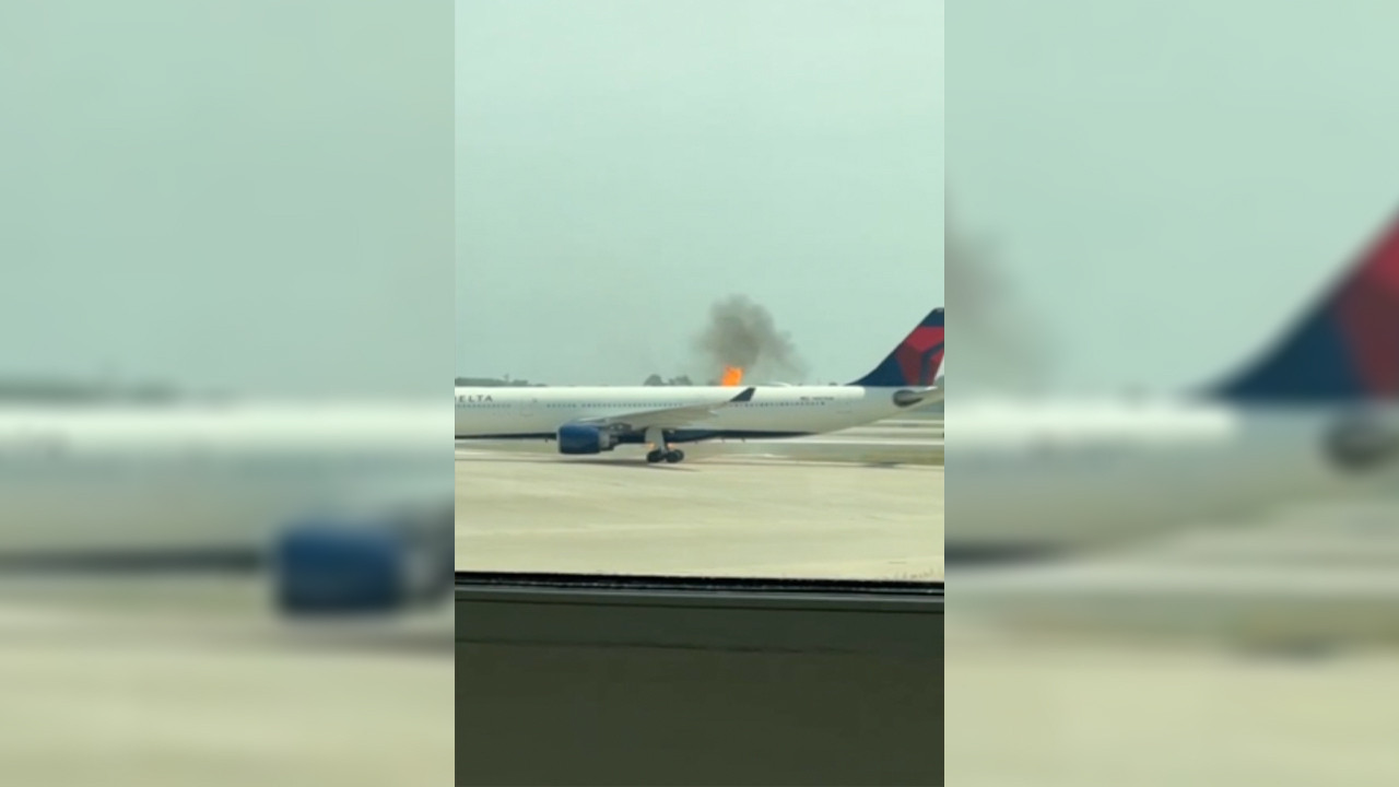 ABD'de uçak motoru alev aldı! 282 yolcu tahliye edildi