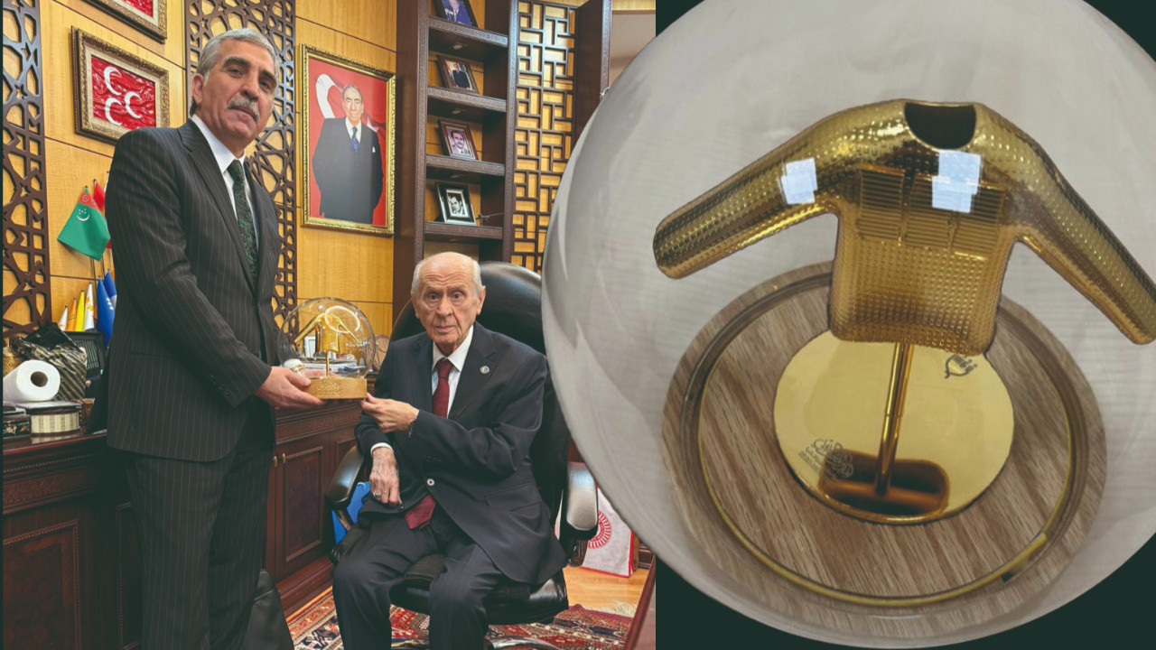 Eyyup Yıldız Umre’den geldi... Devlet Bahçeli’ye özel anlamlı hediyeler