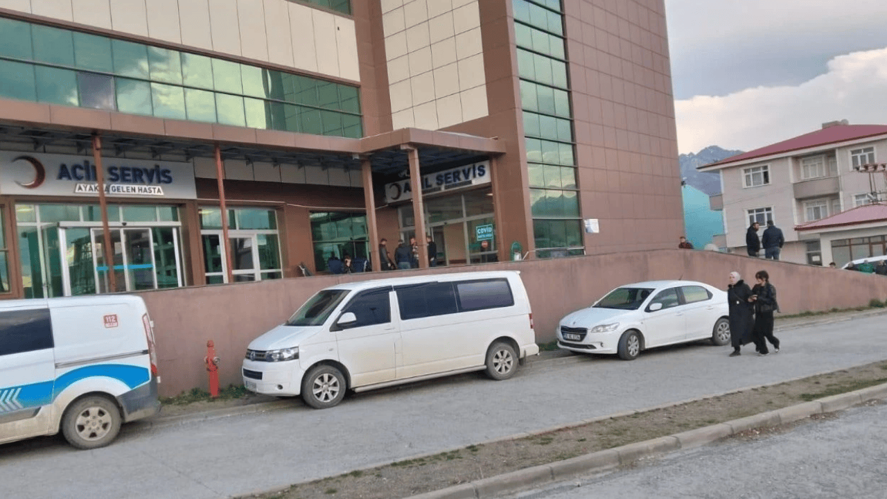 Kars'ta silahlı kavga: Kurşun isabet etti, ağır yaralandı