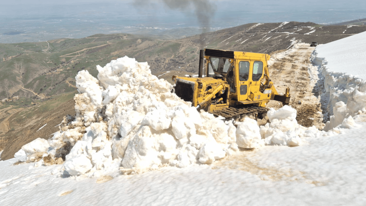 Muş'ta karla mücadele çalışmaları sürüyor