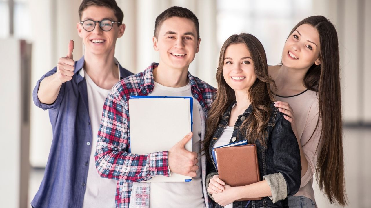 24 Nisan'da okullar tatil mi? Yarın okullarda ders var mı, yoklama alınacak mı?