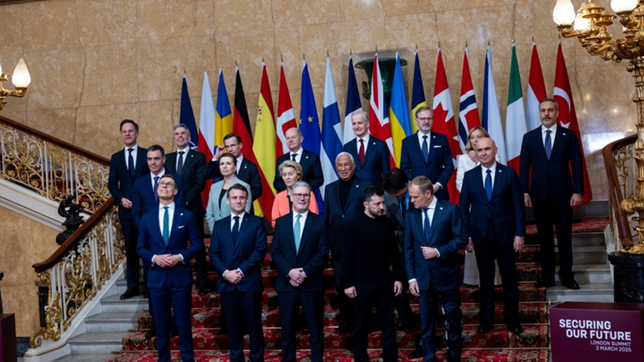 Londra'daki Ukrayna konulu toplantı ani kararla ertelendi