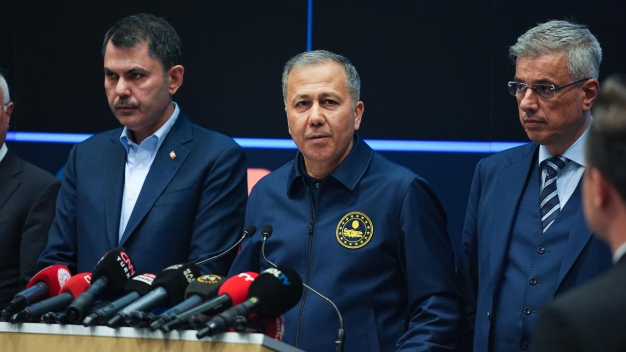 Bakan Yerlikaya'dan sonra dakika İstanbul depremi açıklaması: Artçılarda azalma var