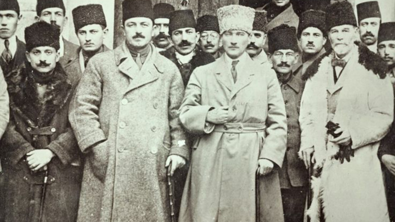 Feyziye Özberk’in kitabı raflarda! Yarının adamı Mazhar Müfit