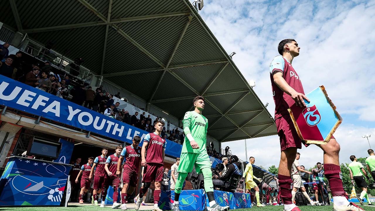 Trabzonspor Barcelona 19 maçı şifresiz nasıl izlenir? TRT Spor Digiturk, D Smart, TiviBu'da kaçıncı kanalda?