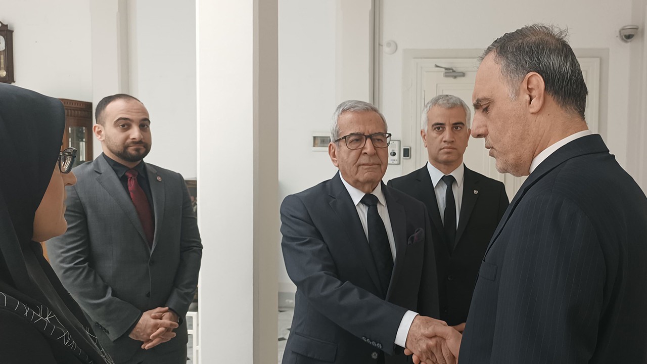 İran Büyükelçiliğinde taziye defteri açıldı