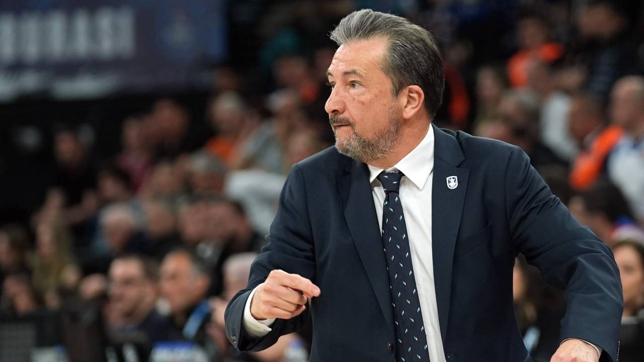Anadolu Efes başantrenörü Luca Barchi: 'Seriyi beşinci maça taşımak istiyoruz'