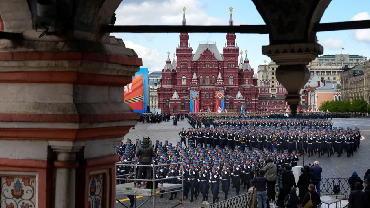 Kiev'den Rusya'nın 9 Mayıs Zafer Günü'nde Kızıl Meydan'a saldırı çağrısı... Törende Xi Jinping, Lula da Silva ve Aleksandar Vucic de yer alacak