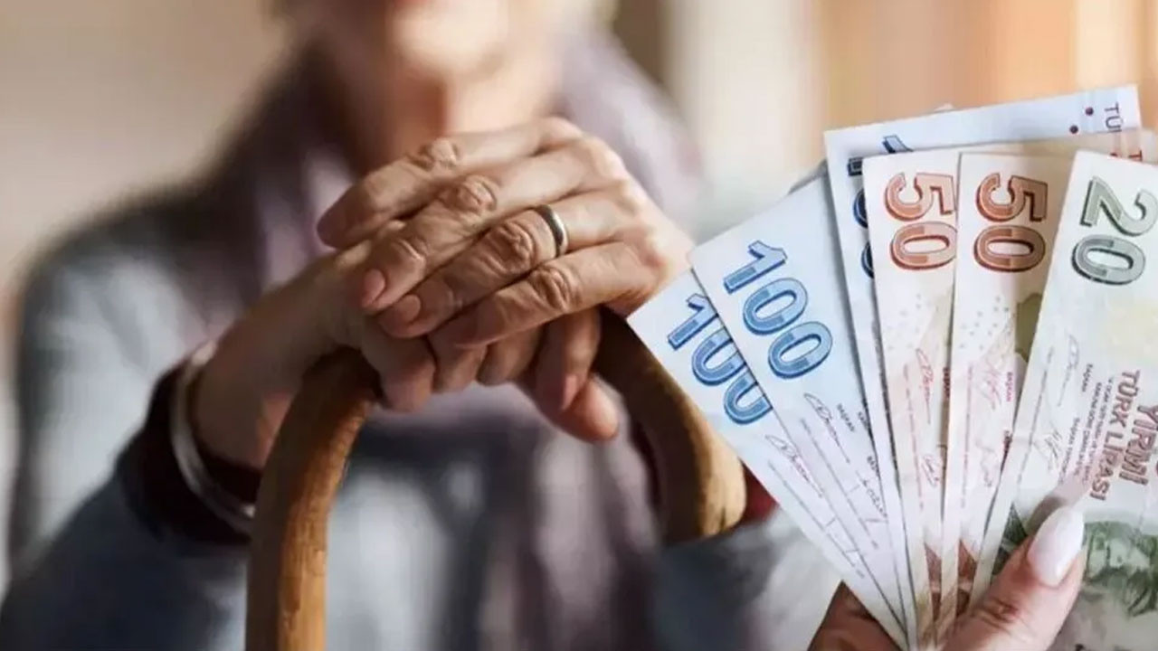 En düşük emekli maaşı için rakam verdi! Bakın en düşük emekli maaşının kaç para olması bekleniyor! Emekli maaşı temmuz zammı 2025