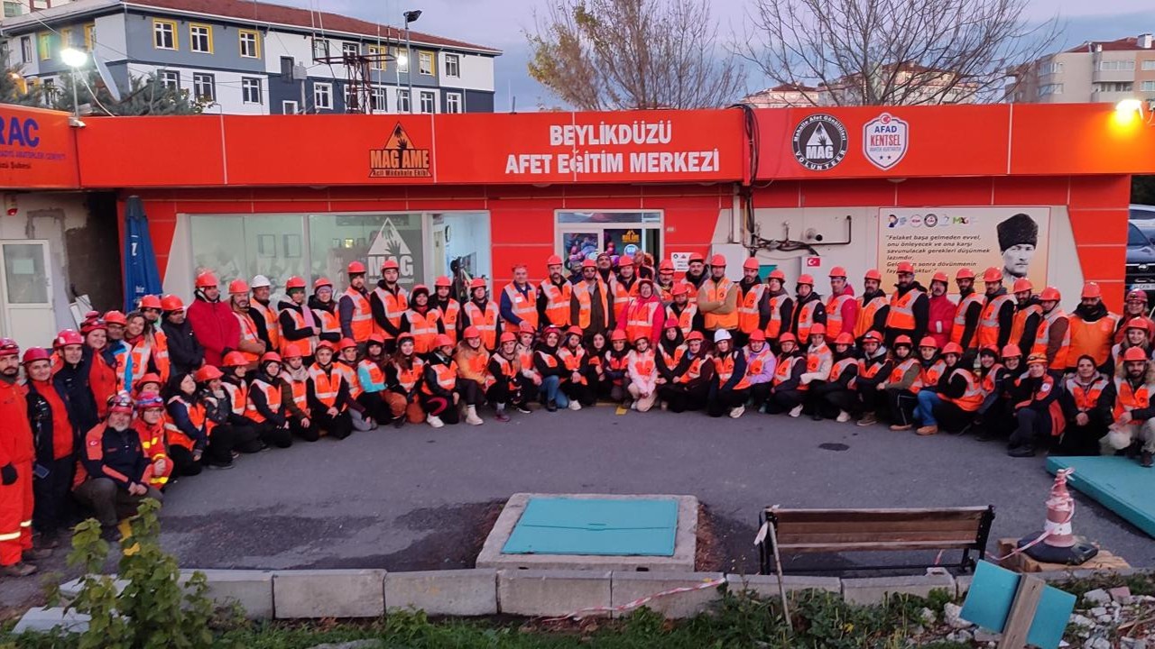 Bu çağrı hepimize! Mahallenizin afet gönüllüsü olun!