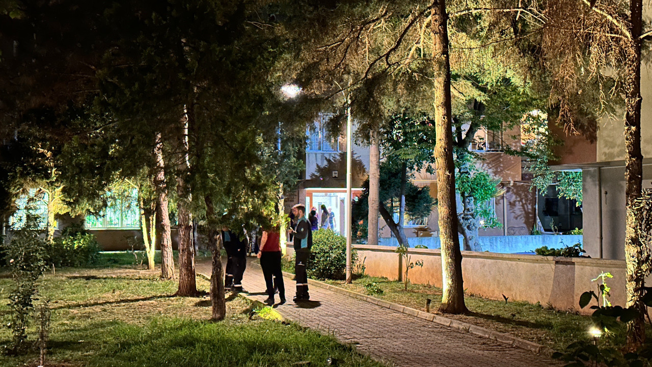 Kadıköy’de 10 katlı binada yangın: 1 kişi hayatını kaybetti