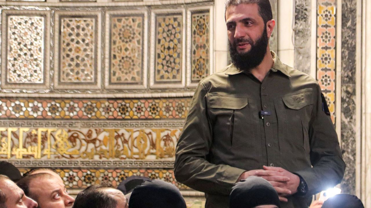 Suriye lideri Şara Paris'te Macron ile görüşecek... Macron geçen şubat ayında Şara'yı davet etmişti... Görüşme çarşamba günü Elysee Sarayı'nda yapılacak