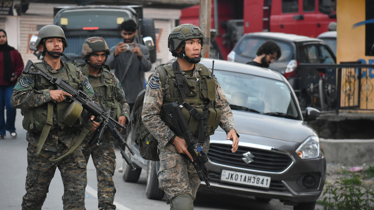 Hindistan Pakistan'daki üç bölgeyi füzeyle vurdu! Pakistan'dan açıklama geldi