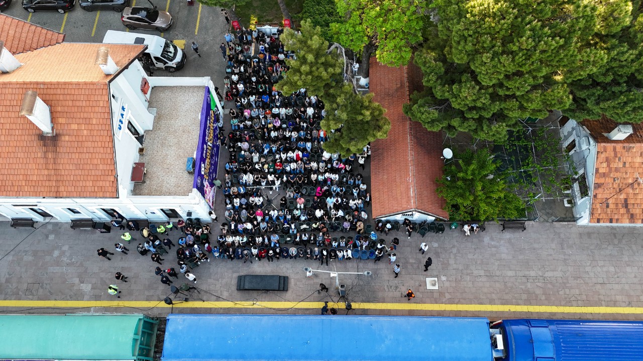 Uşak'ta 'Misafir' adlı oyun izleyiciyle buluştu