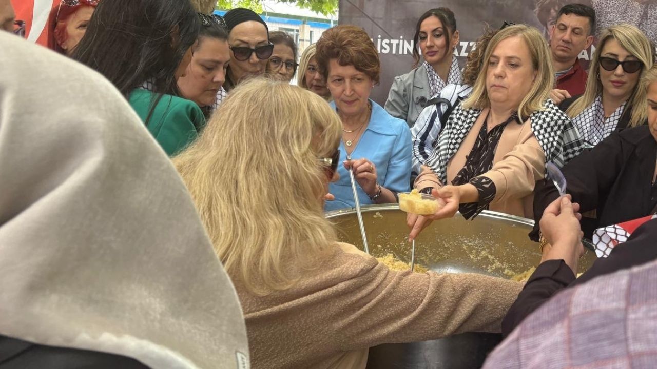 İzmir'de Filistinli anneler ve şehitler unutulmadı