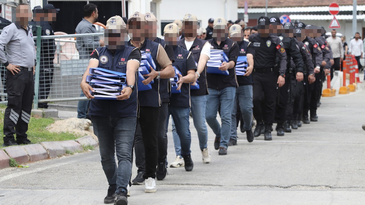Gaziantep’te FETÖ soruşturmasında yeni gözaltılar… Ağlarına düşürdükleri gençleri gezdirmişler