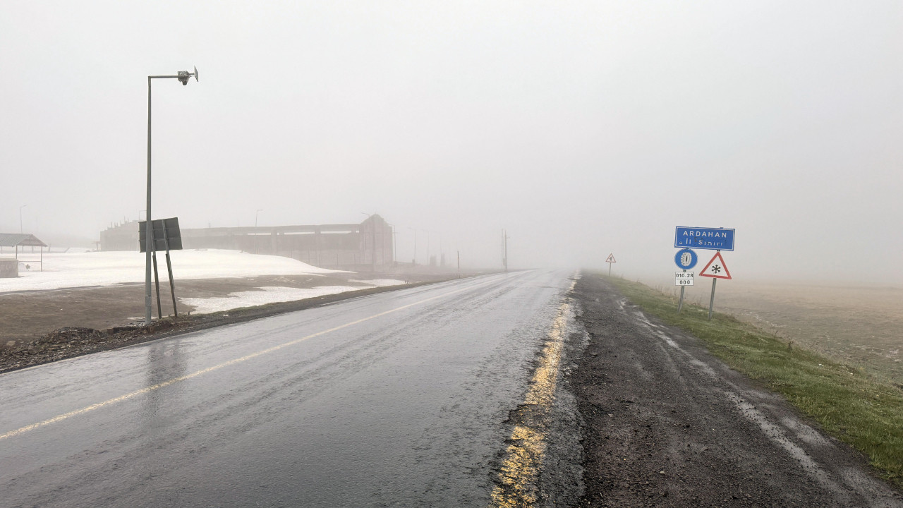 Mayıs ayında Ardahan'a kar yağdı!