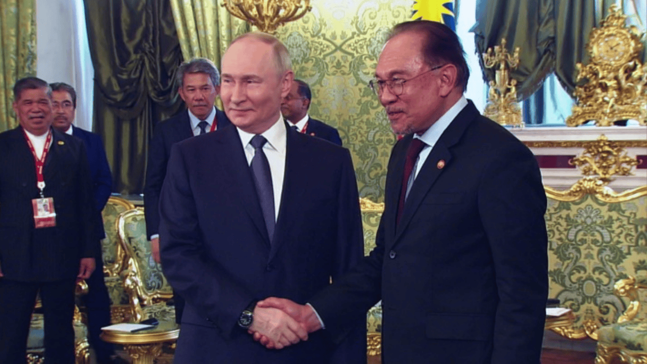 Putin'in Malezya Başbakanı'na sorusu gündem oldu: Üçüncü taht kimin için?