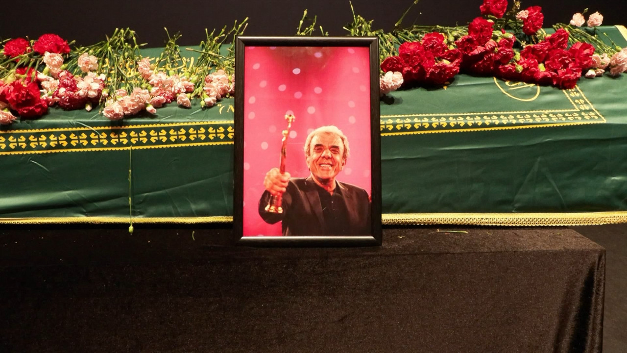 Usta yönetmen Ali Özgentürk'e veda!