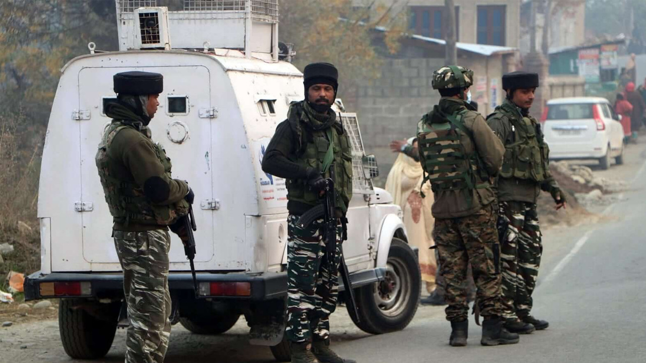 Pakistan'da bombalı saldırı! 2 kişi hayatını kaybetti