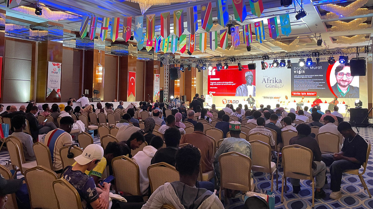 Afrikalı gençlerden tam bağımsızlık vurgusu: Zincirlerimizi kıracağız