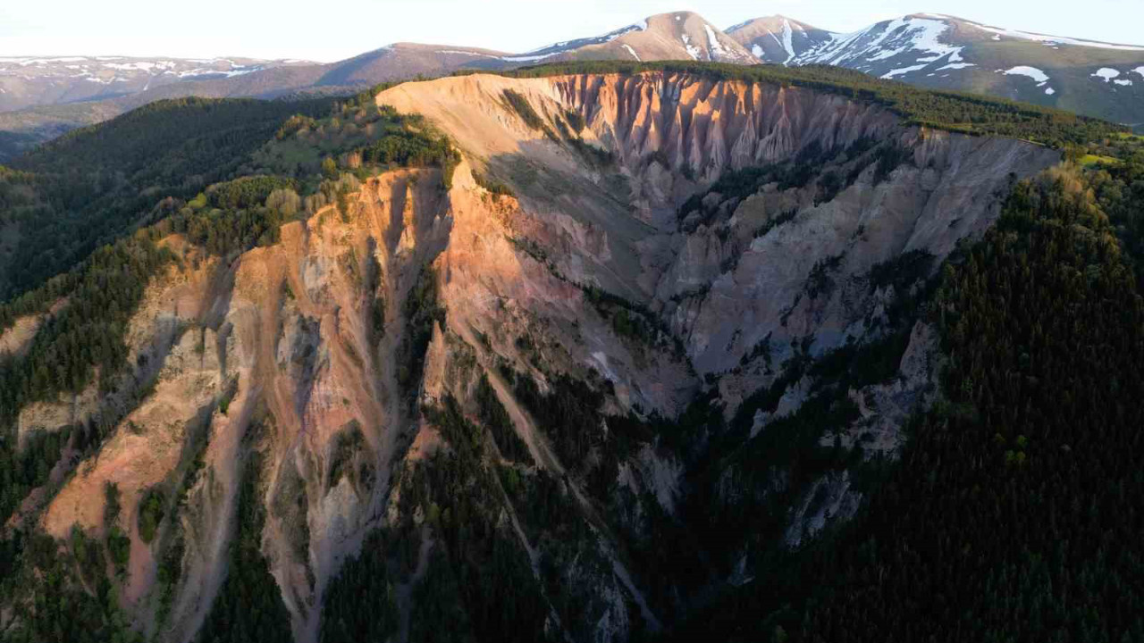 Ardahan'ın peri bacaları! Posof ilçesinde bulunuyor