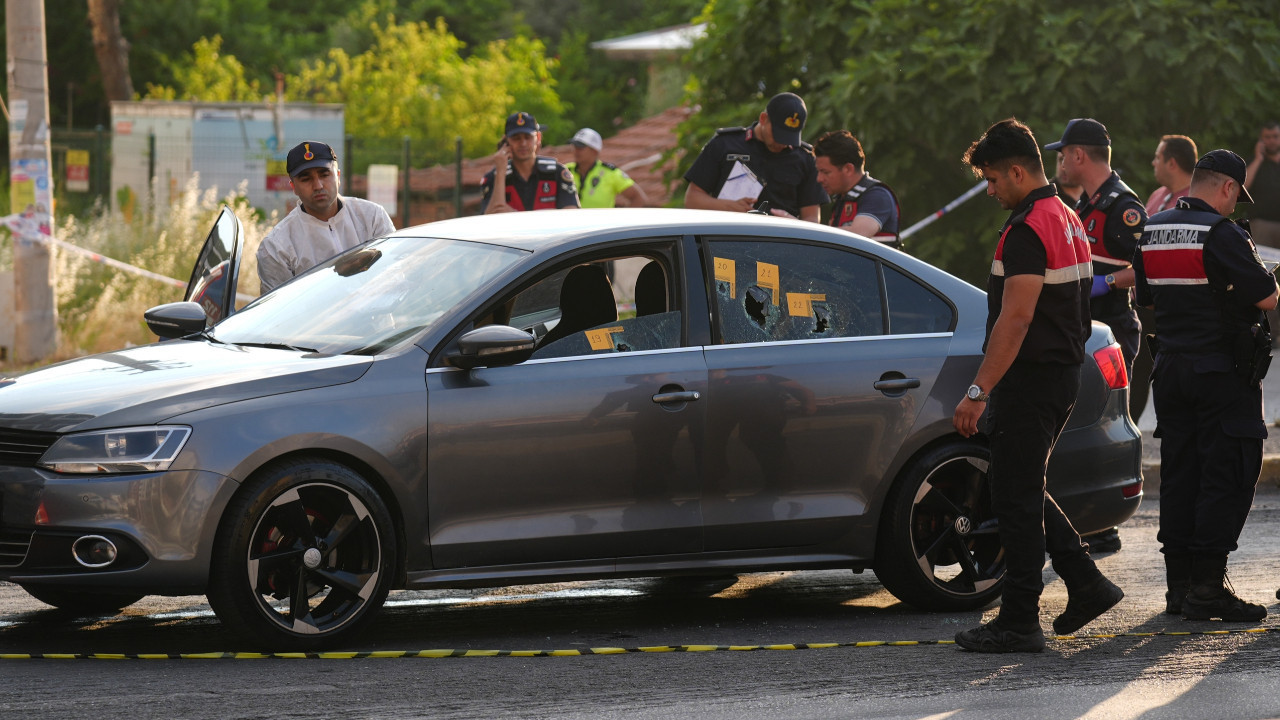 Seyir halindeki araca silahlı saldırı! 3 kişi hayatını kaybetti! İzmir haberleri! İzmir son dakika! İzmir son haberleri! İzmir son dakika haberleri