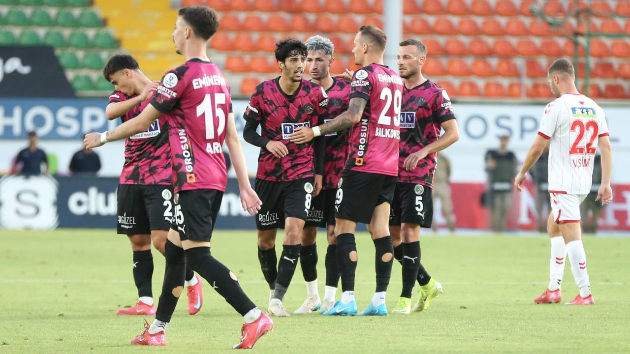 Alanyaspor, Sivasspor'u 2-0 yendi