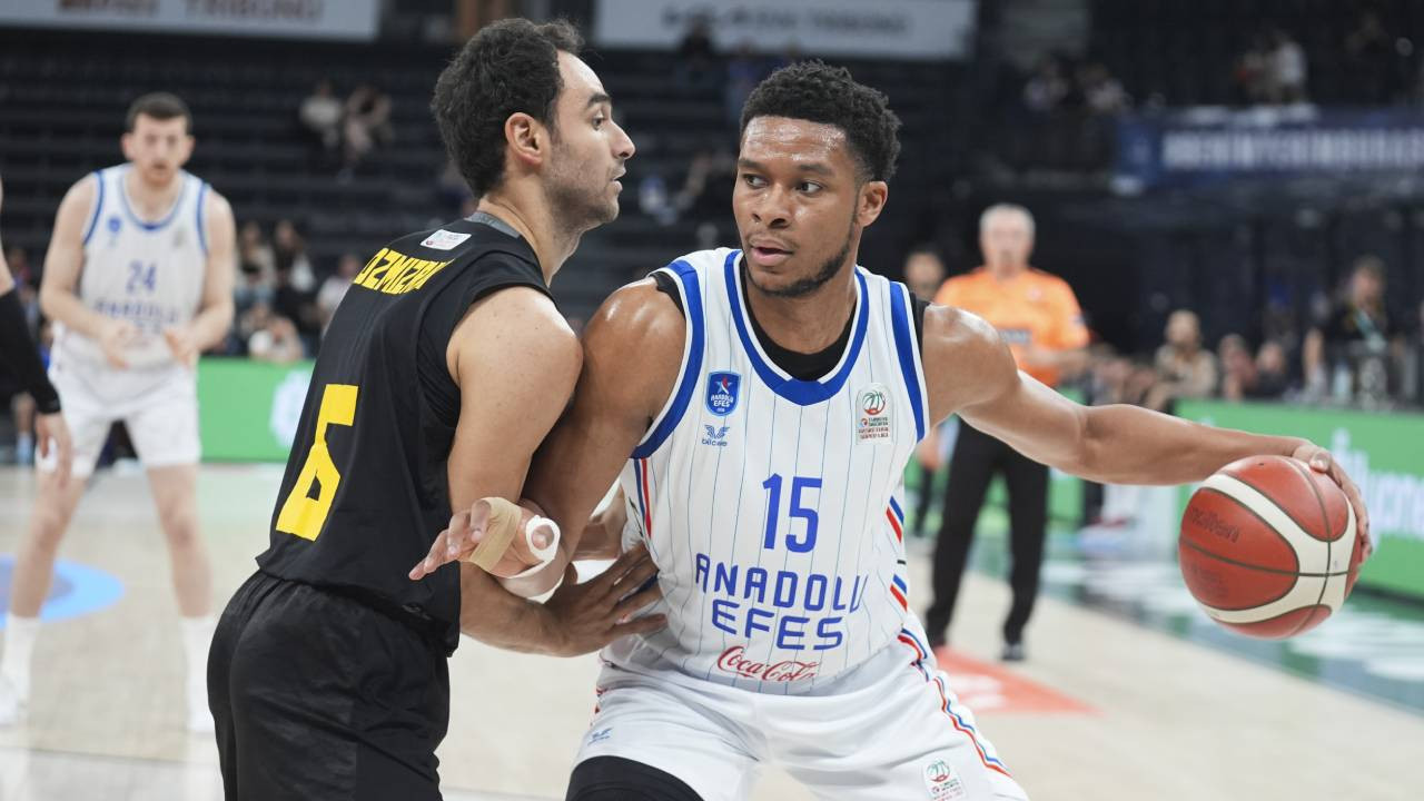 Anadolu Efes yarı finale yükseldi! Lacivert-beyazlılar, Mersin Spor'u eledi