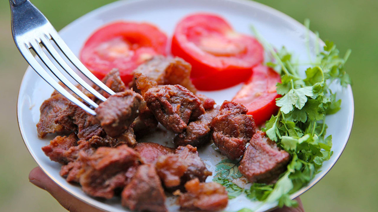 Kavurmanız sert mi oluyor? Ustaların sırrı açıklandı: İşte herkesin merak ettiği o püf noktaları!