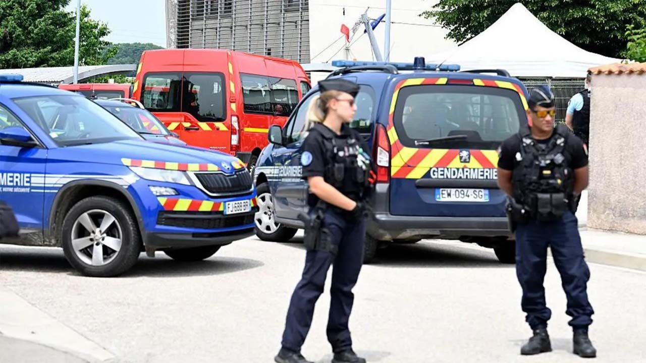 Fransa'da okulda saldırı! Bir kişi hayatını kaybetti