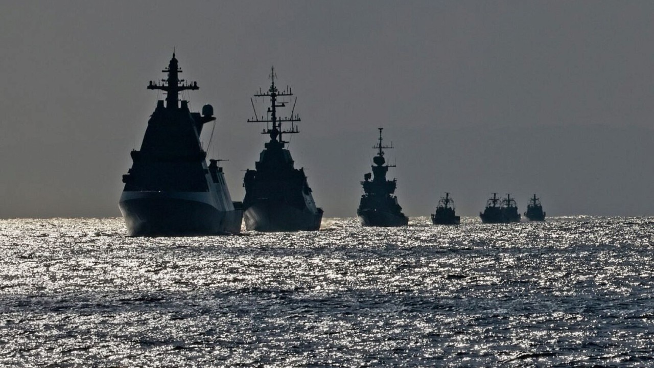 Kızıldeniz'e indiler: İsrail donanması Yemen'in Hudeyde Limanı'na füze saldırısı düzenledi... Saldırıya savaş gemileri katıldı