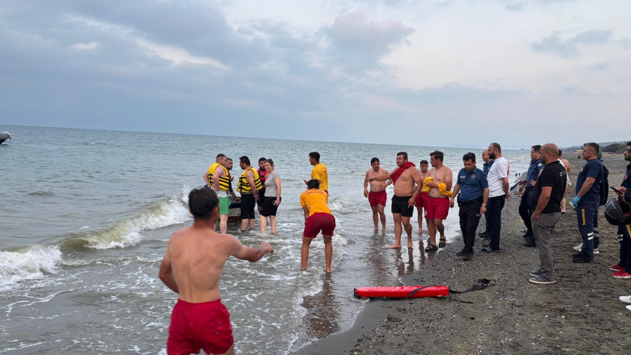 Samsun'da sandalları alabora olan 3 kişi kurtarıld