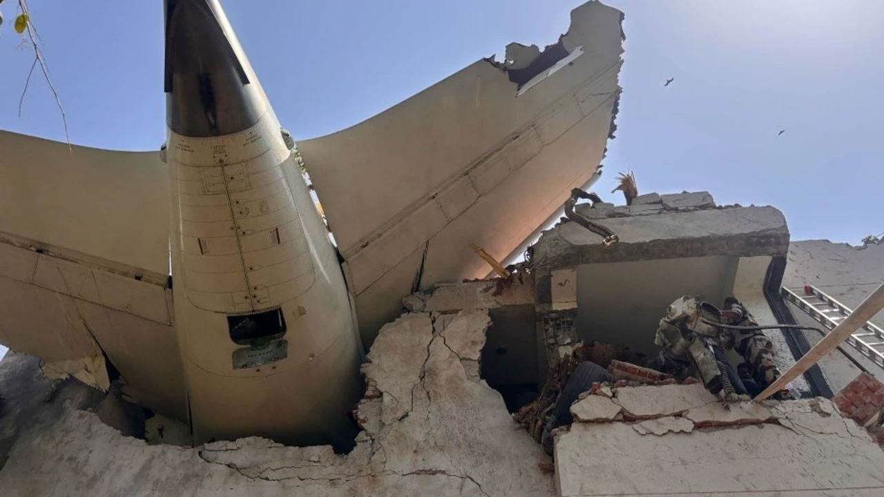 Uçak kazasında ölü sayısı 290’ı aştı